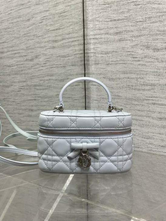 Picture of Dior Handbags _SKUfw239329516fw